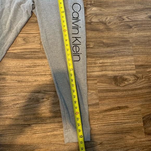 Clavin Klein grey sweatpants - Picture 2 of 4